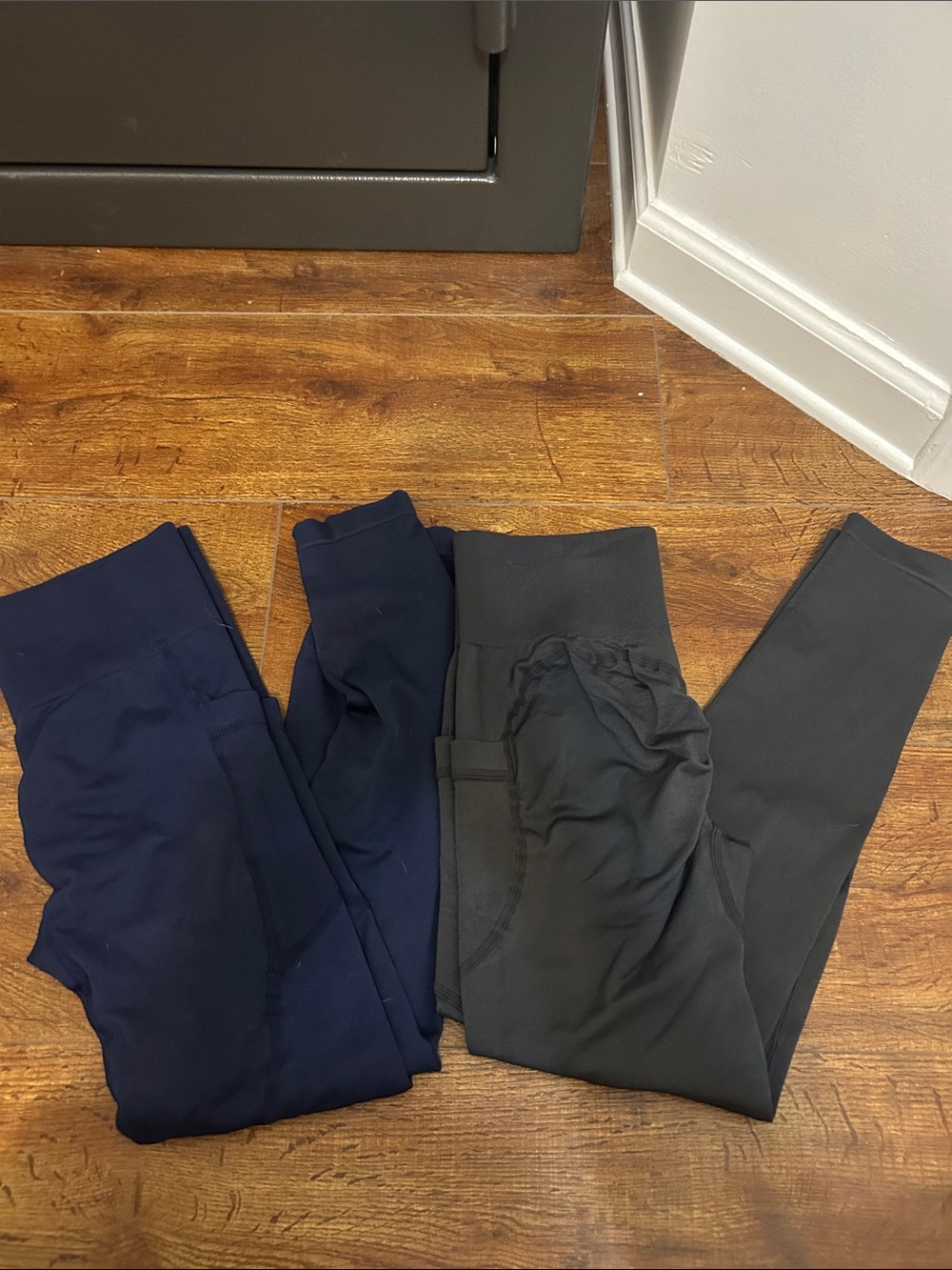 Women's High-Waist Active Leggings in Navy and Black